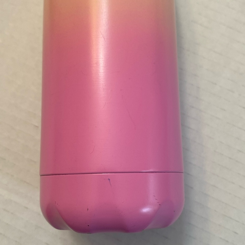 2 Victoria’s Secret Pink metal water bottles - Picture 3 of 6